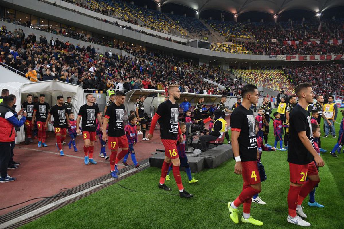 FCSB - DINAMO // FOTO Gest superb al jucătorilor de la FCSB » Tricouri dedicate suporterului decedat