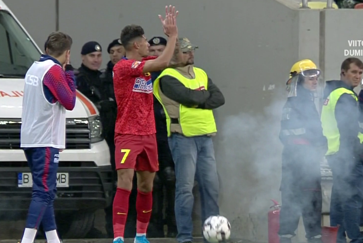 FCSB  - DINAMO // VIDEO + FOTO // Scandările RASISTE și XENOFOBE ale ultrașilor dinamoviști au oprit meciul! Kovacs, lovit în ochi cu o brichetă + banner rasist la adresa lui Prunea
