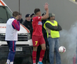 FCSB  - DINAMO // VIDEO + FOTO // Scandările RASISTE și XENOFOBE ale ultrașilor dinamoviști au oprit meciul! Kovacs, lovit în ochi cu o brichetă + banner rasist la adresa lui Prunea