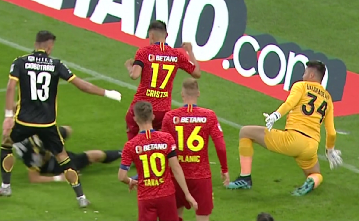 FCSB - DINAMO // FOTO+VIDEO Să vină VAR! Penalty clar neacordat „câinilor”: „Kovacs ar fi văzut dacă avea reluări”