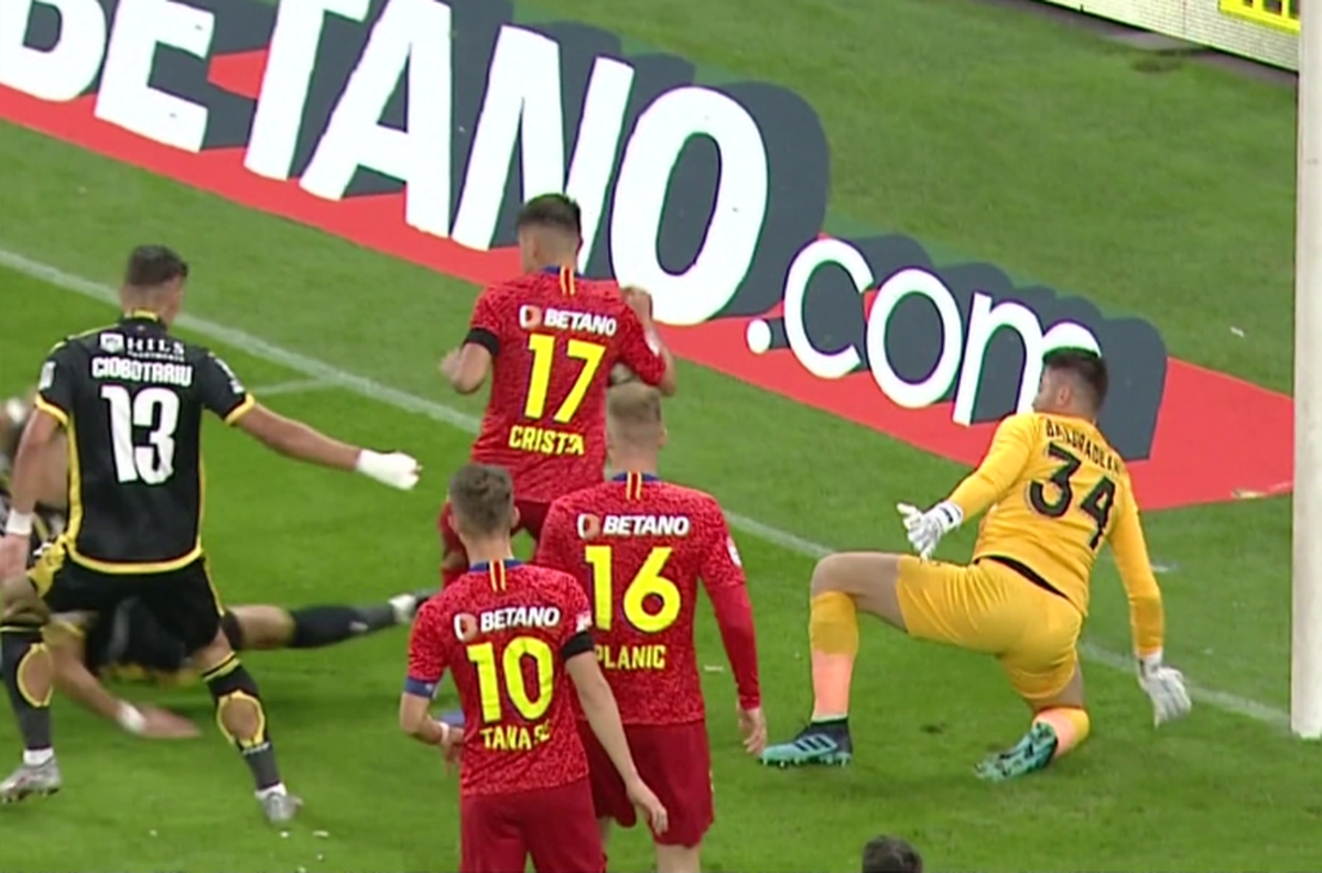 FCSB - DINAMO // FOTO+VIDEO Să vină VAR! Penalty clar neacordat „câinilor”: „Kovacs ar fi văzut dacă avea reluări”