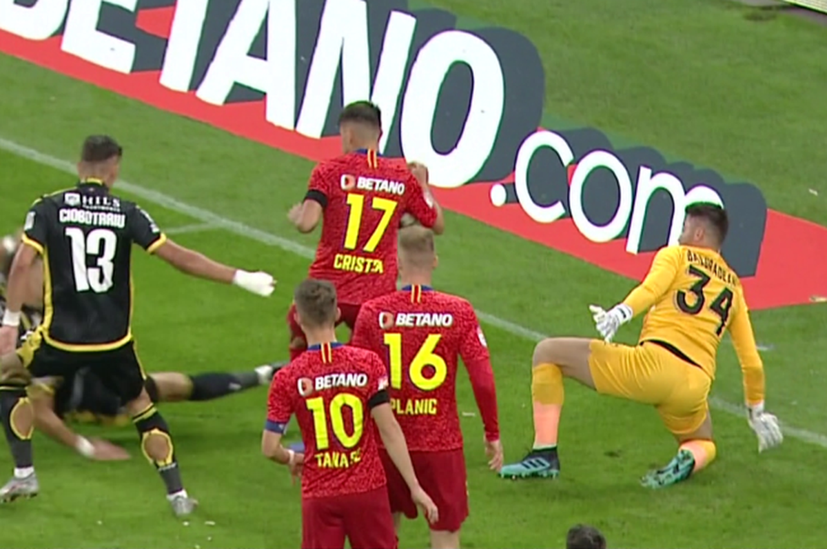 FCSB - DINAMO // FOTO+VIDEO Să vină VAR! Penalty clar neacordat „câinilor”: „Kovacs ar fi văzut dacă avea reluări”