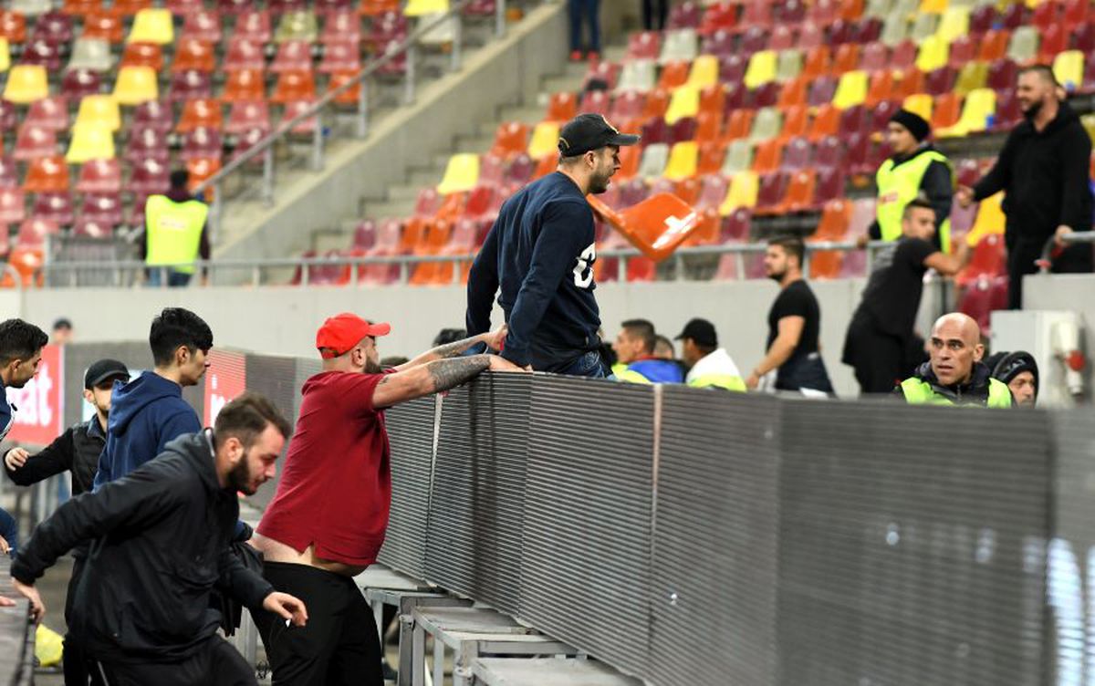 FCSB - DINAMO 1-1 / VIDEO+FOTO Bătaie la finalul derby-ului! Suporterii de la FCSB, schimb de pumni cu dinamoviștii pe teren + 6 ultrași au fost interziși deja de Jandarmerie!