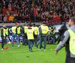 FCSB - DINAMO 1-1 / VIDEO+FOTO Bătaie la finalul derby-ului! Suporterii de la FCSB, schimb de pumni cu dinamoviștii pe teren + 6 ultrași au fost interziși deja de Jandarmerie!