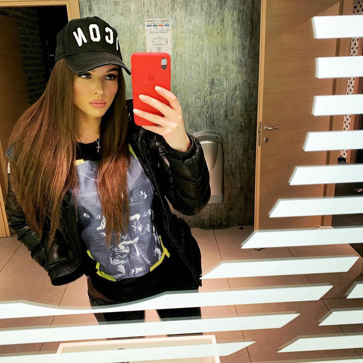 ROMÂNIA - SPANIA 1-2 // GALERIE FOTO Ce gusturi bune are George Pușcaș! Iubita i-a făcut galerie