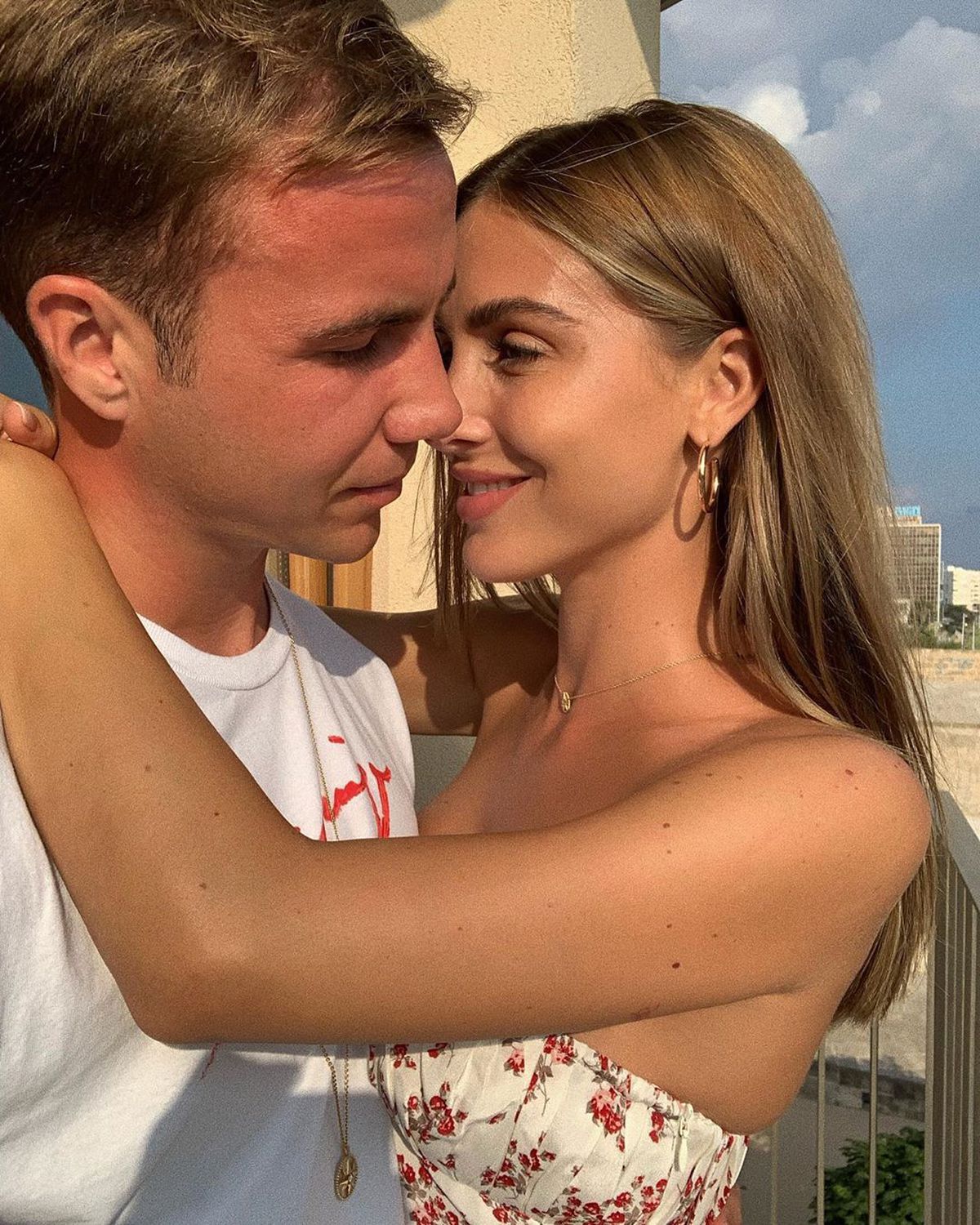 FOTO Soția lui Götze și-a deschis propria afacere! Ann-Kathrin prezintă chiar ea lenjeria intimă, alături de Mario