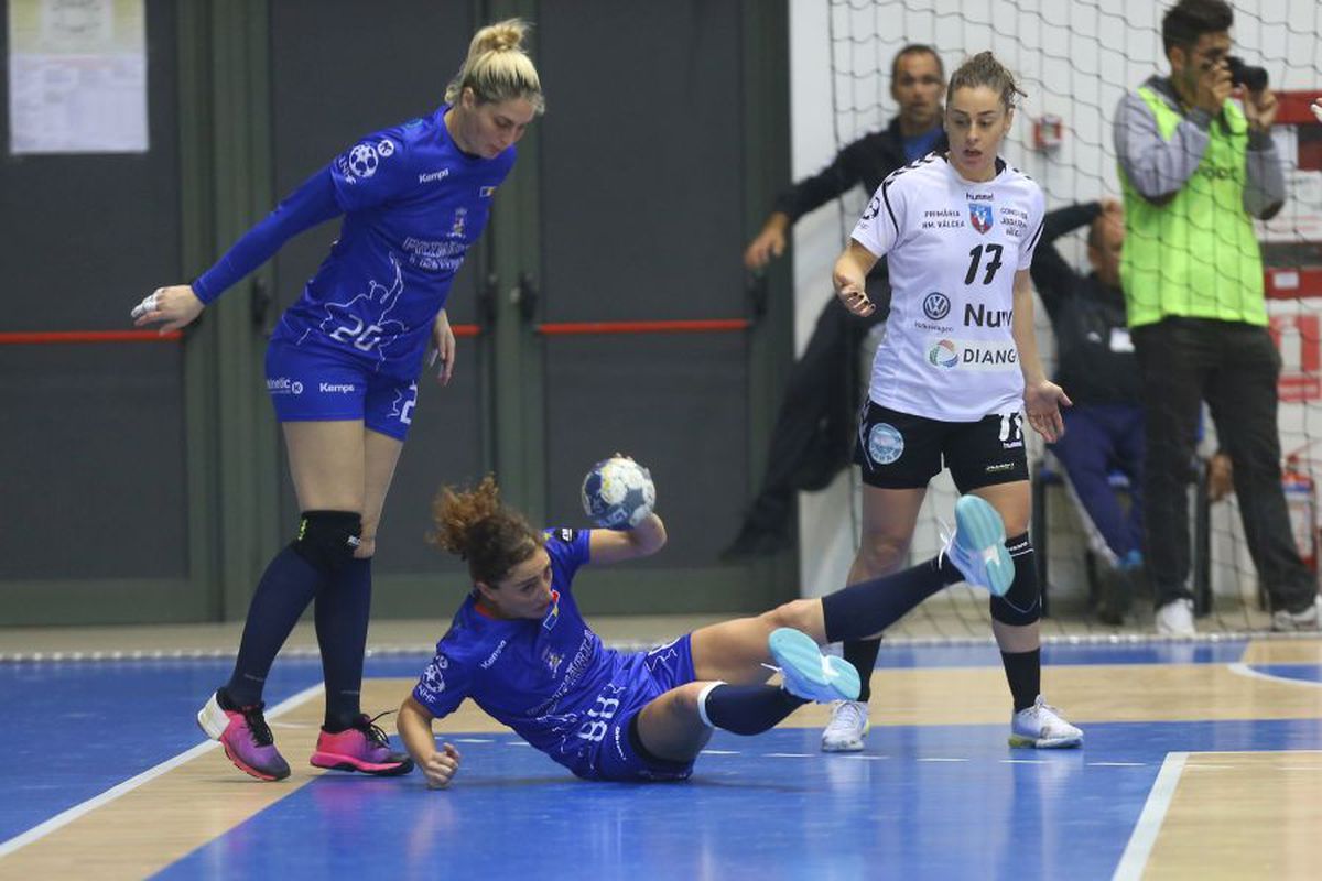 SCM Craiova - SCM Rm. Vâlcea 23-27 // GALERIE FOTO Campioana, victorie fără emoții în „Derby de Oltenia”
