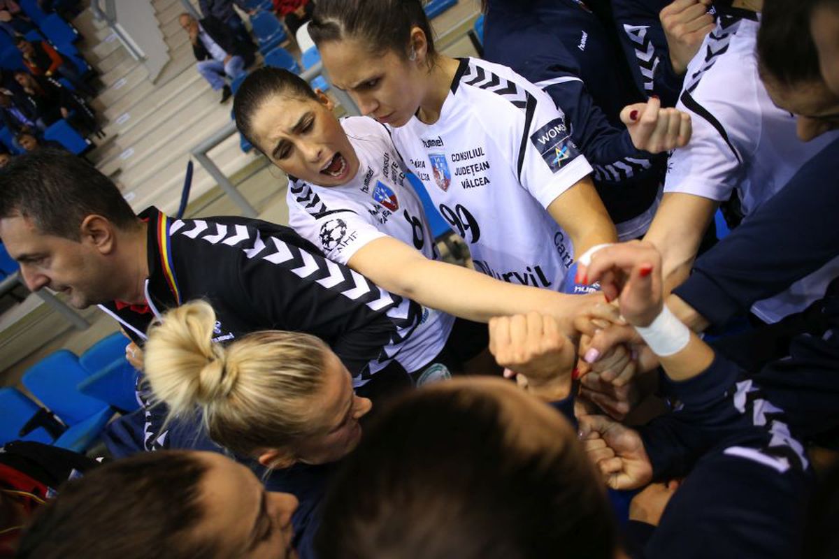 SCM Craiova - SCM Rm. Vâlcea 23-27 // GALERIE FOTO Campioana, victorie fără emoții în „Derby de Oltenia”