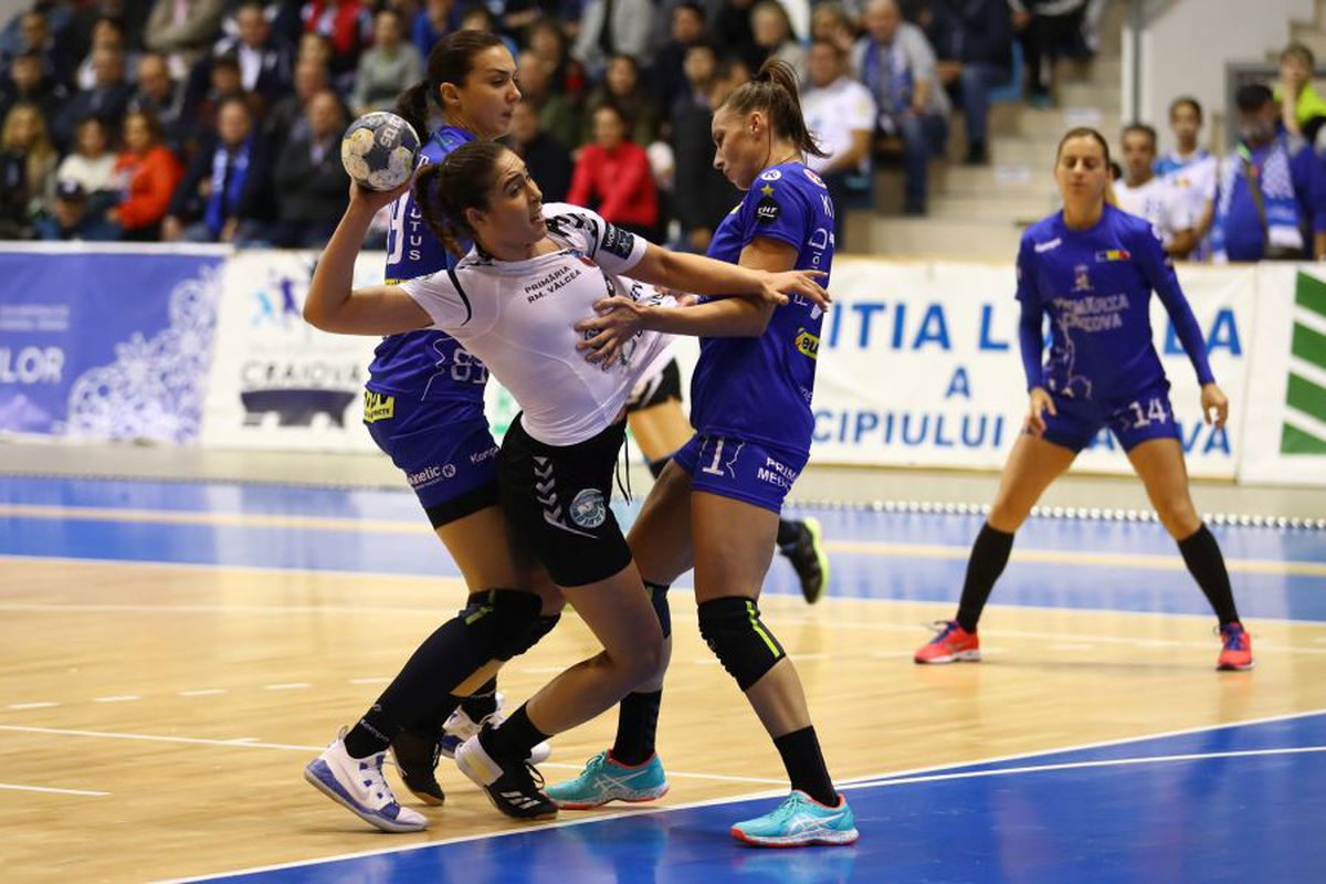 SCM Craiova - SCM Rm. Vâlcea 23-27 // GALERIE FOTO Campioana, victorie fără emoții în „Derby de Oltenia”