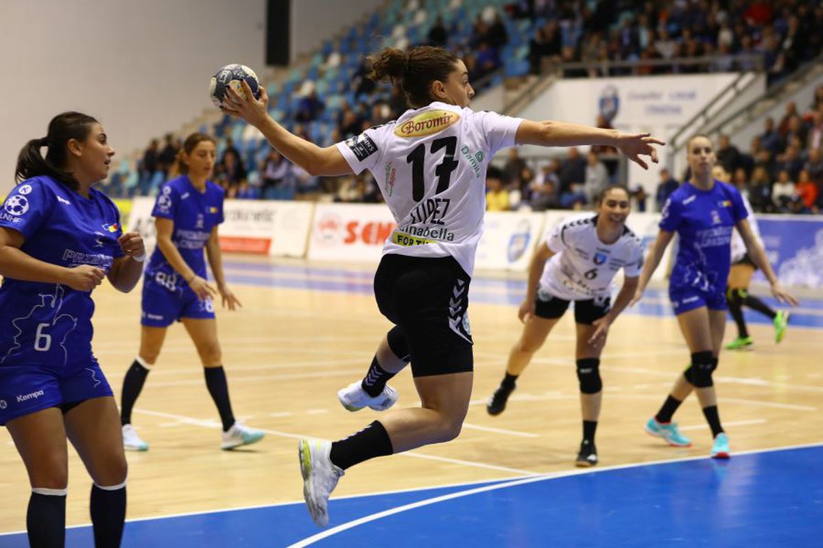 SCM Craiova - SCM Rm. Vâlcea 23-27 // GALERIE FOTO Campioana, victorie fără emoții în „Derby de Oltenia”