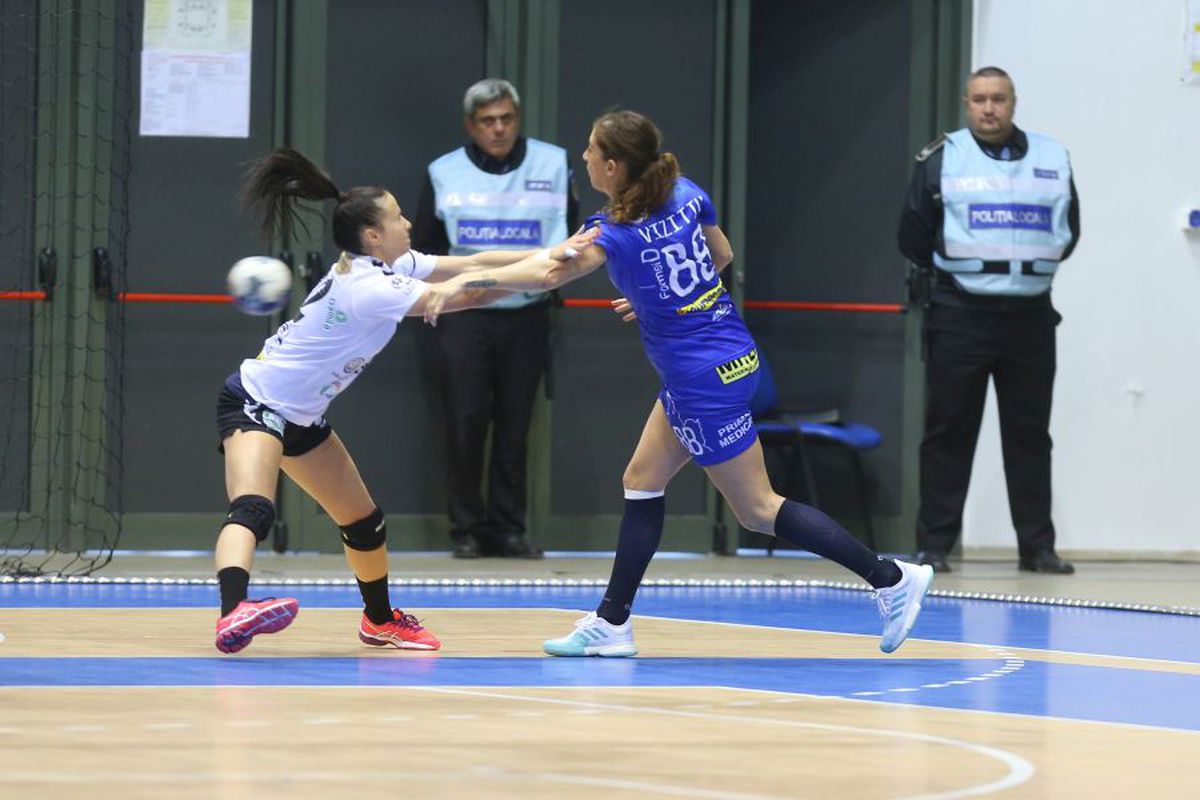 SCM Craiova - SCM Rm. Vâlcea 23-27 // GALERIE FOTO Campioana, victorie fără emoții în „Derby de Oltenia”