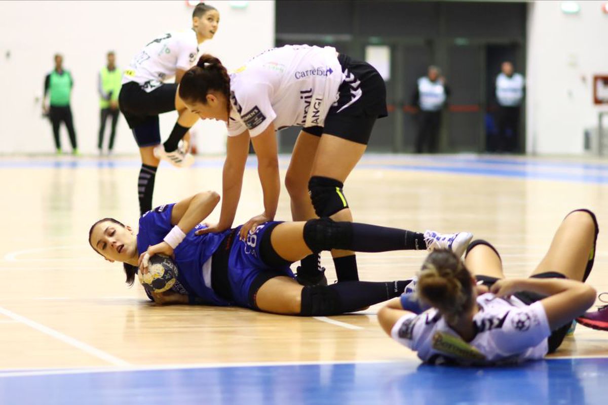 SCM Craiova - SCM Rm. Vâlcea 23-27 // GALERIE FOTO Campioana, victorie fără emoții în „Derby de Oltenia”