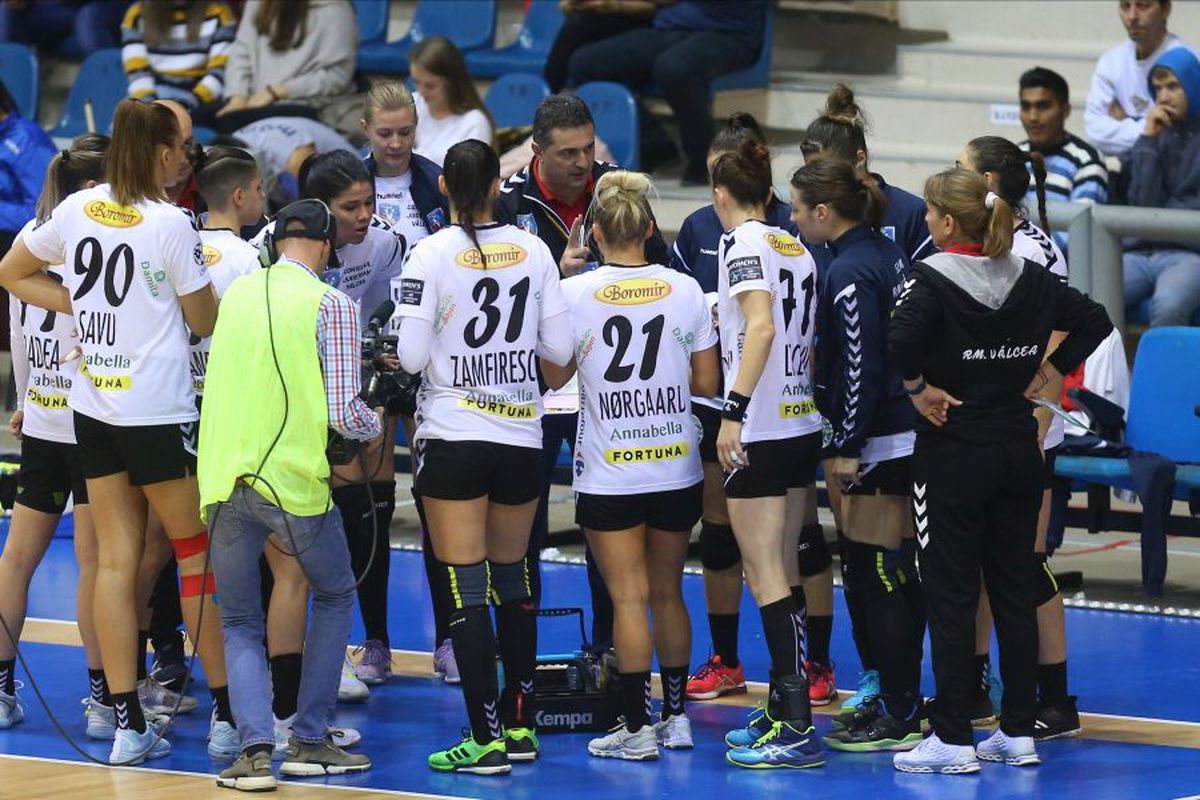 SCM Craiova - SCM Rm. Vâlcea 23-27 // GALERIE FOTO Campioana, victorie fără emoții în „Derby de Oltenia”