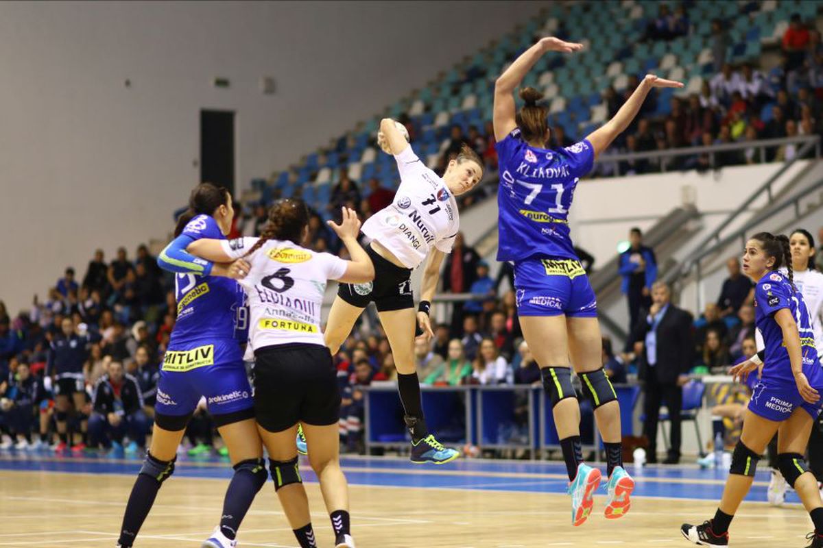 SCM Craiova - SCM Rm. Vâlcea 23-27 // GALERIE FOTO Campioana, victorie fără emoții în „Derby de Oltenia”