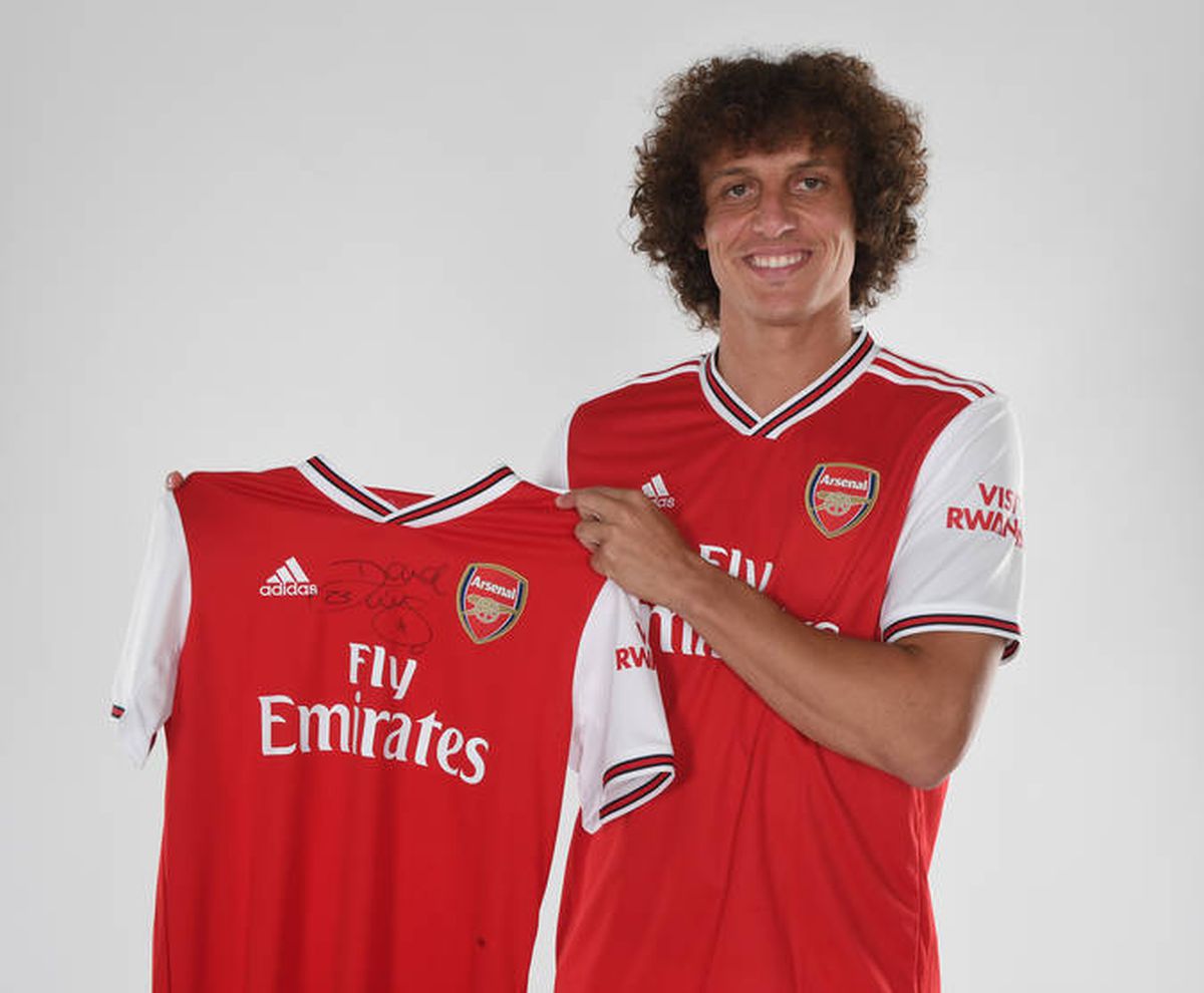 David Luiz a semnat cu Arsenal