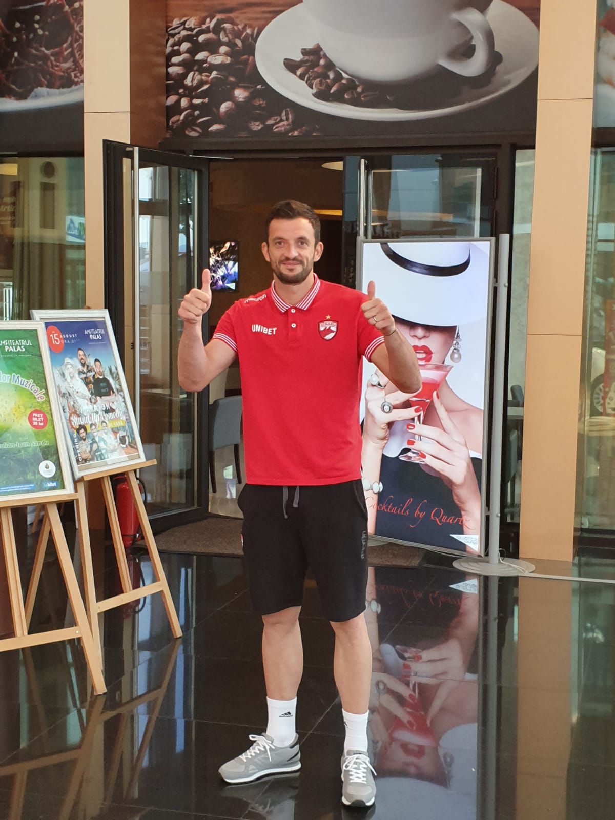 POLI IAȘI - DINAMO // GALERIE FOTO „Câinii” s-au adăpostit de ploaie în mall-ul din Iași