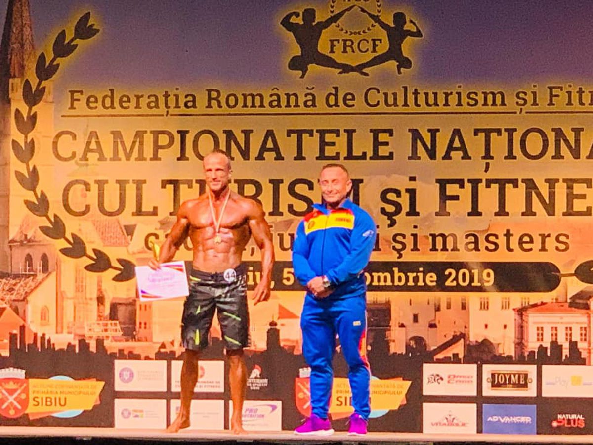 GALERIE FOTO Florentin Corbeanu e „Ronnie Coleman de România” » Polițist oltean, campion național de culturism la 49 de ani!