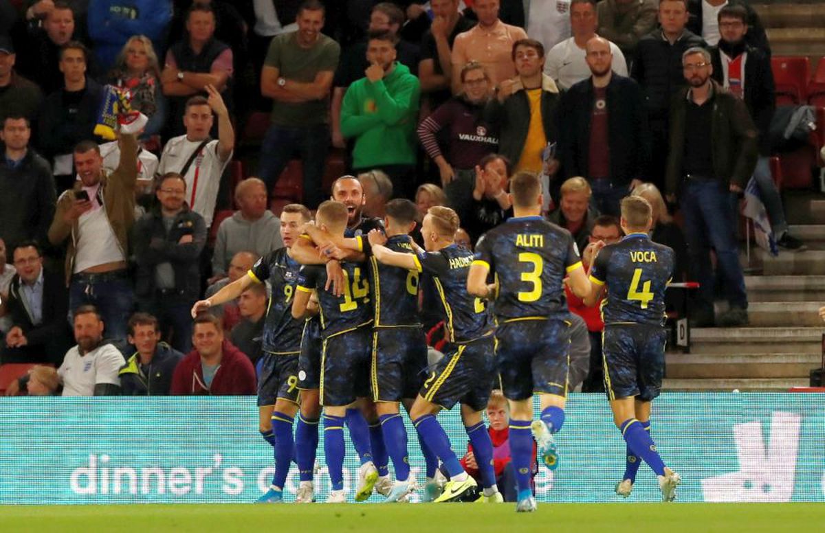 VIDEO+FOTO Gafă uluitoare! Cum s-au făcut de râs fundașii Angliei cu Kosovo » Gol primit în minutul 1!
