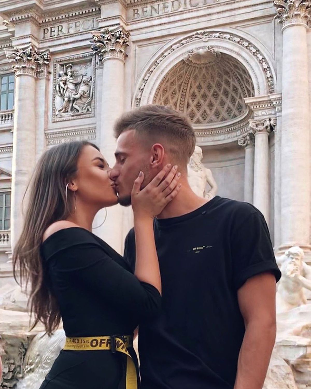 Vlad Dragomir, izolare plăcută :) » Patricia are grijă să nu se plictisească