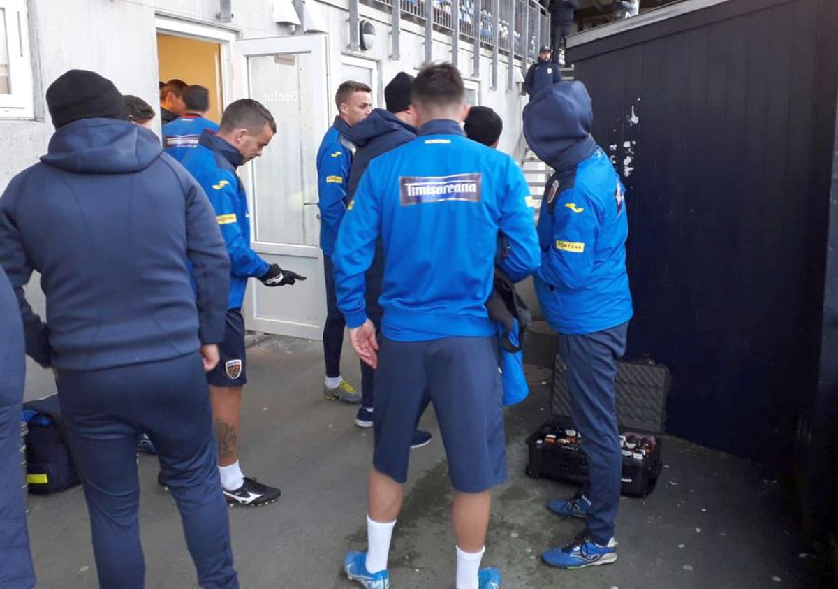 FEROE - ROMÂNIA // FOTO Naționala lui Contra a susținut antrenamentul pe vânt și frig