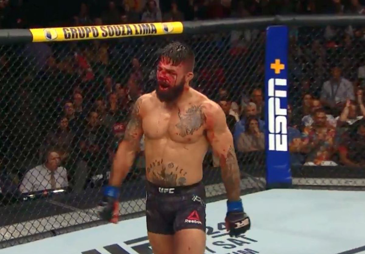 UFC URUGUAY // VIDEO+FOTO Imagini cu puternic impact emoțional! Mike Perry a terminat lupta cu nasul rupt