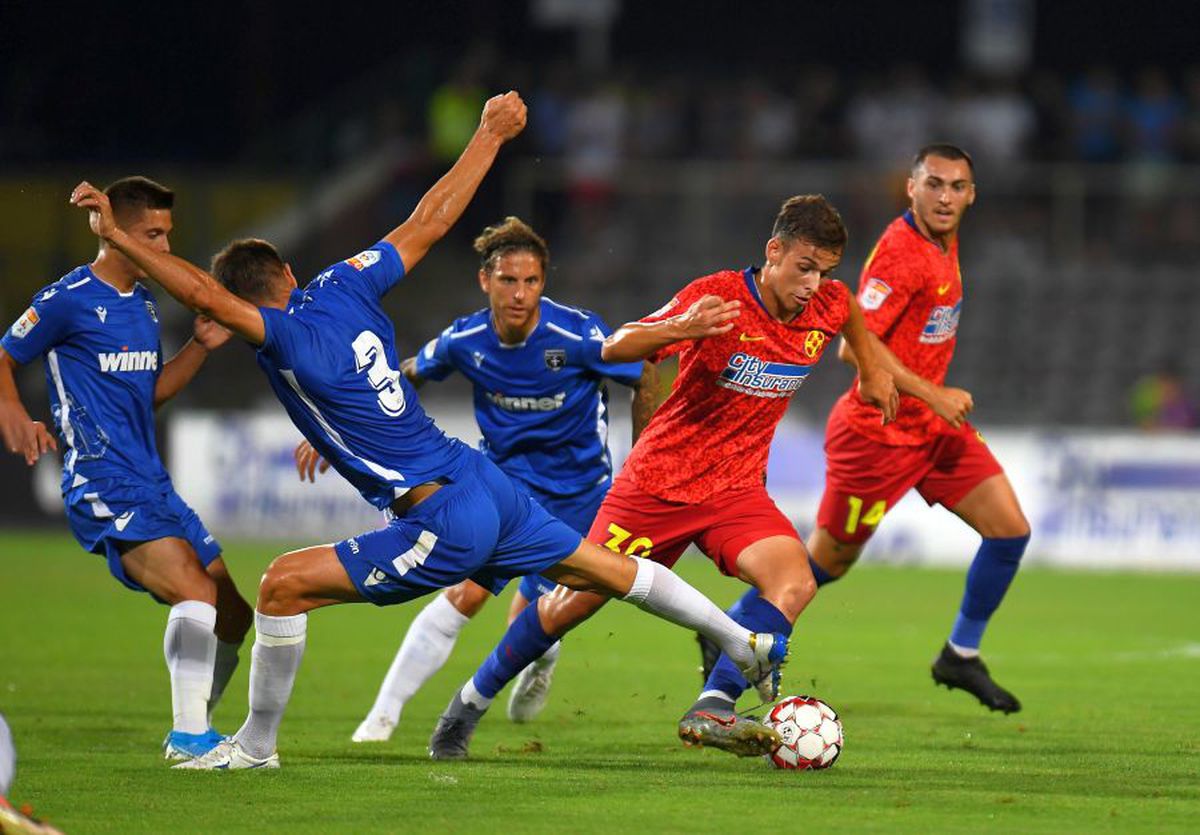 FCSB - FC VOLUNTARI // liveTEXT+VIDEO » Debutantul Botezatu greșește și Cătălin Țîră deschide scorul în secunda 35