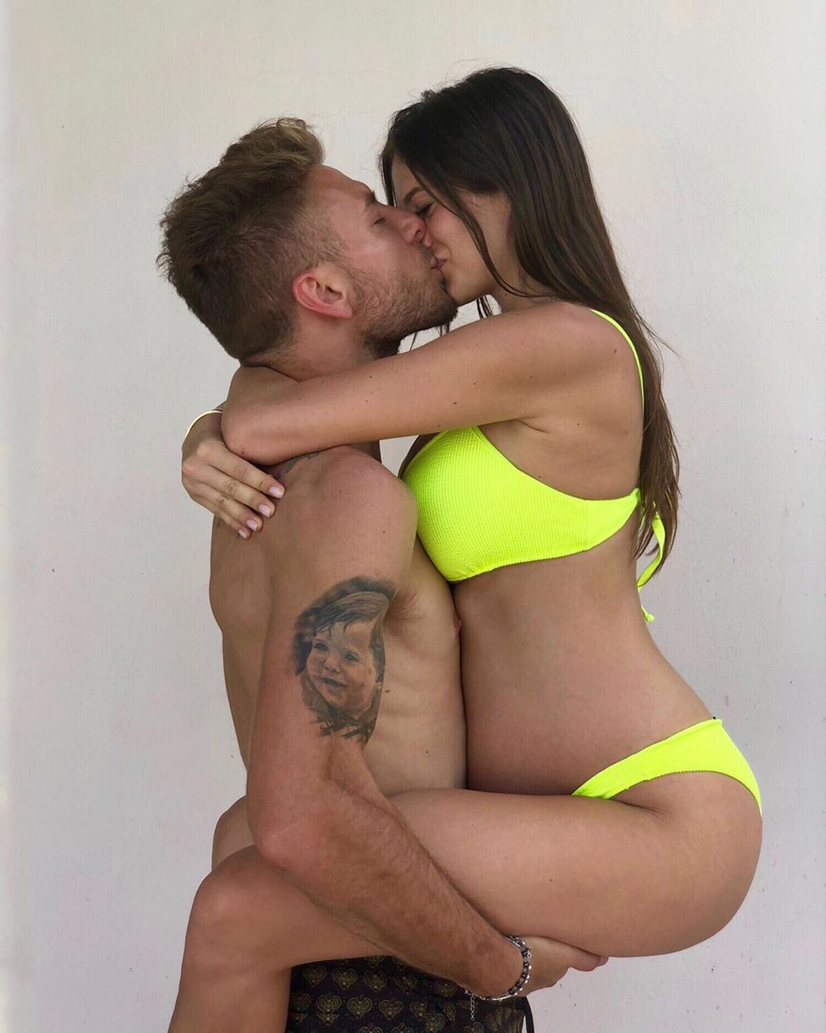 FOTO&VIDEO Haios » Ciro Immobile voia să testeze noul FIFA 2020, dar soția avea alte planuri: imagini HOT
