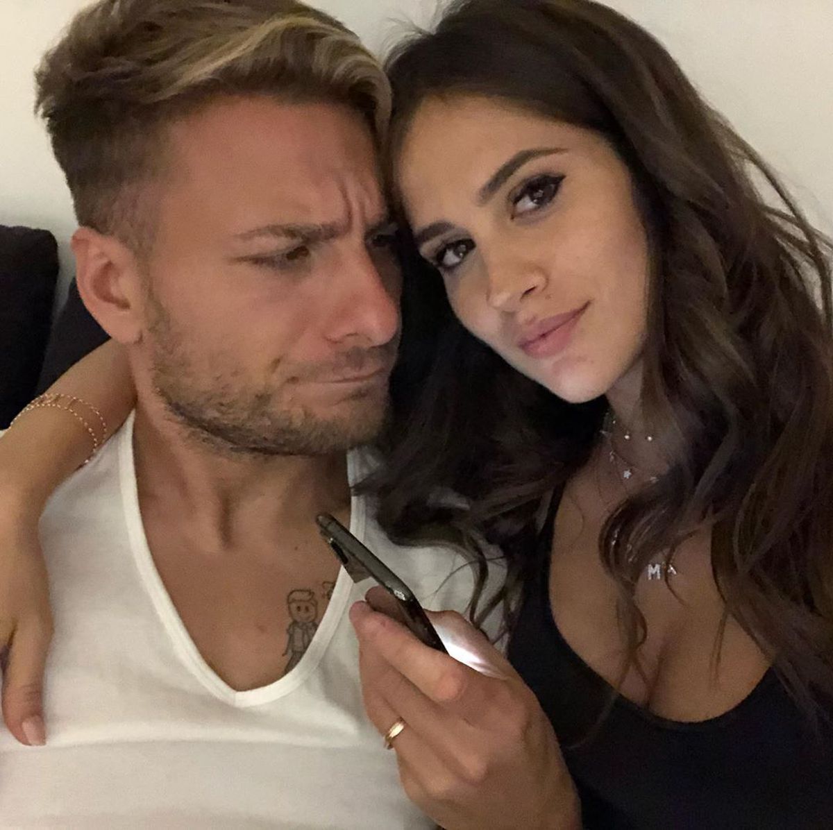 FOTO&VIDEO Haios » Ciro Immobile voia să testeze noul FIFA 2020, dar soția avea alte planuri: imagini HOT