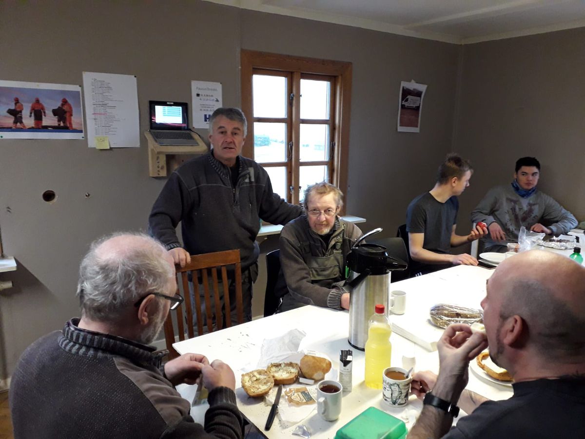 FEROE - ROMÂNIA // VIDEO GSP a mers pe șantier și a dat peste un grup de români: „Non stop îi șicanăm pe feroezi” + Ce salariu au în Insulele Feroe