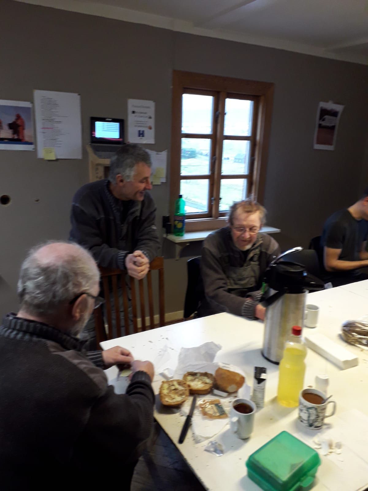 FEROE - ROMÂNIA // VIDEO GSP a mers pe șantier și a dat peste un grup de români: „Non stop îi șicanăm pe feroezi” + Ce salariu au în Insulele Feroe