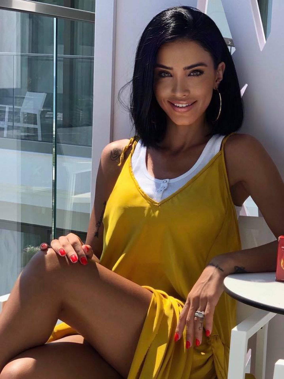 GALERIE FOTO Adelina Pestriţu a ieșit în costum de baie, la -5 grade, din hotelul din Poiană: „Mi-a văzut cineva paltonul?”