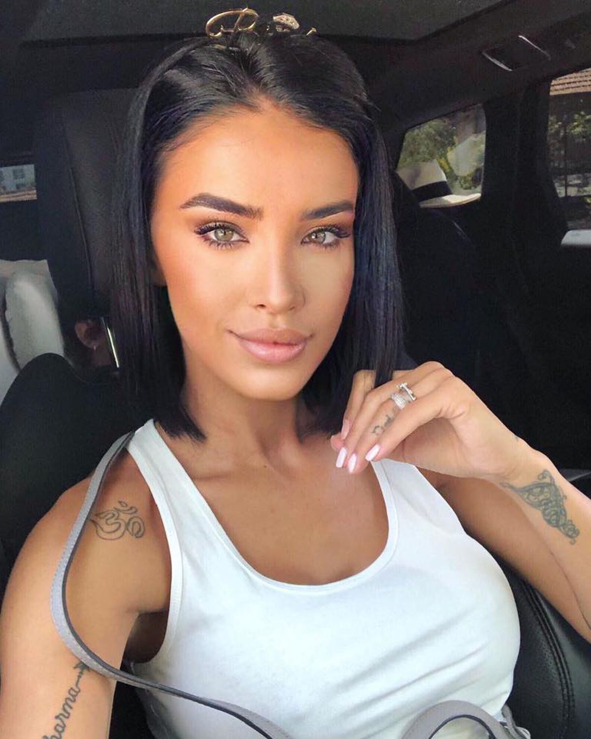 GALERIE FOTO Adelina Pestriţu a ieșit în costum de baie, la -5 grade, din hotelul din Poiană: „Mi-a văzut cineva paltonul?”