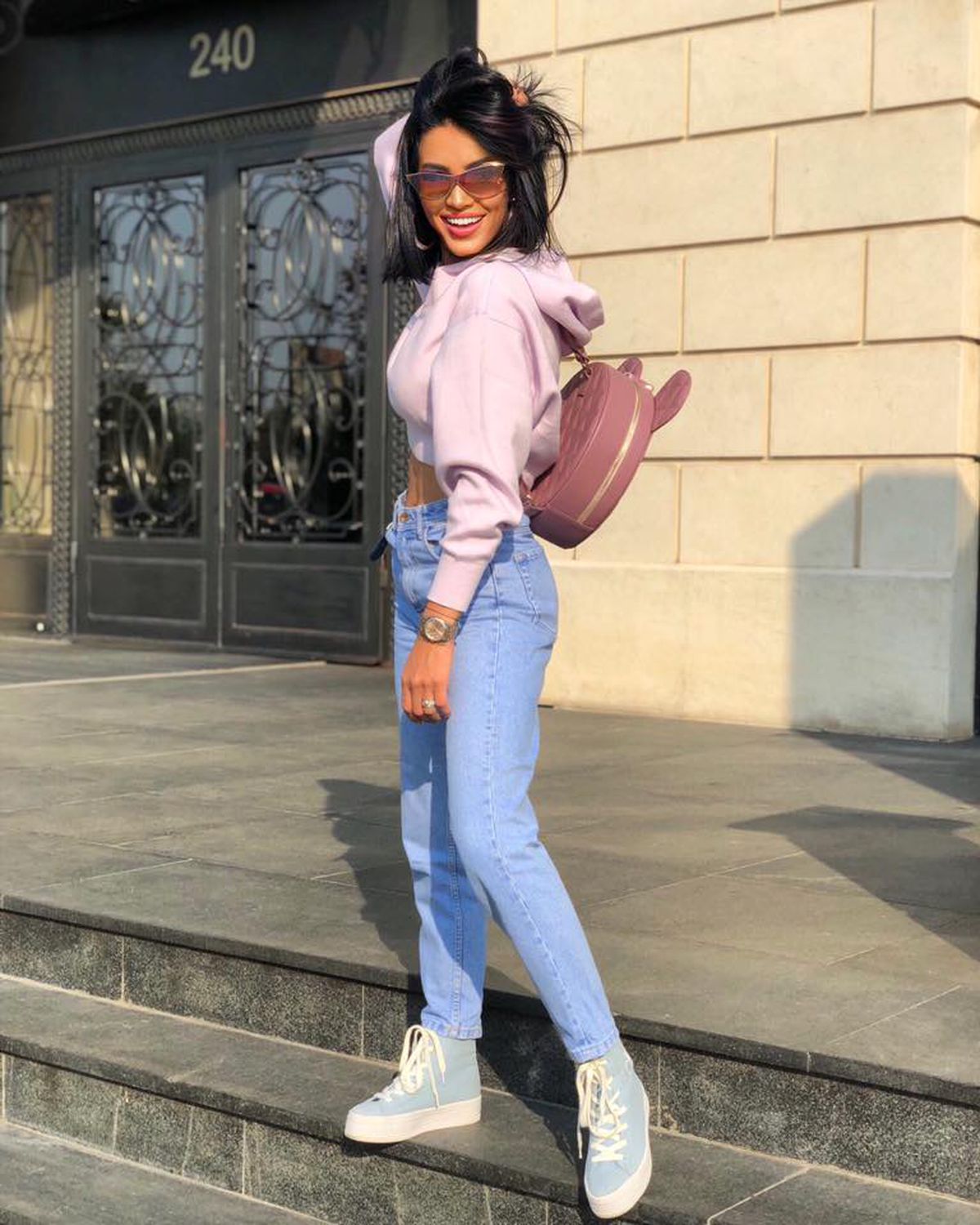 GALERIE FOTO Adelina Pestriţu a ieșit în costum de baie, la -5 grade, din hotelul din Poiană: „Mi-a văzut cineva paltonul?”