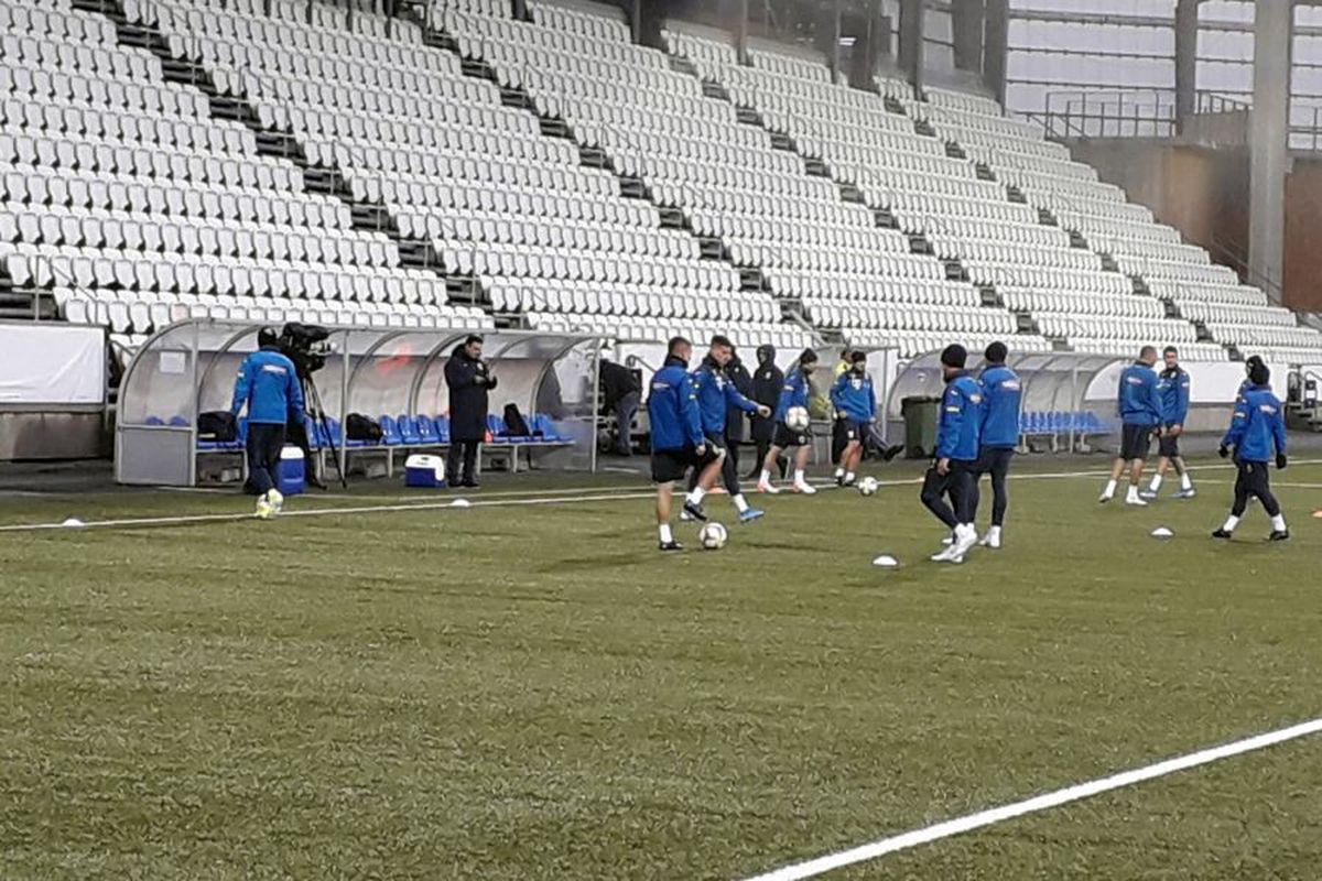 FEROE - ROMÂNIA // FOTO + VIDEO Ultrașii au venit la antrenamentul oficial al naționalei + vremea le-a dat bătăi de cap „tricolorilor”