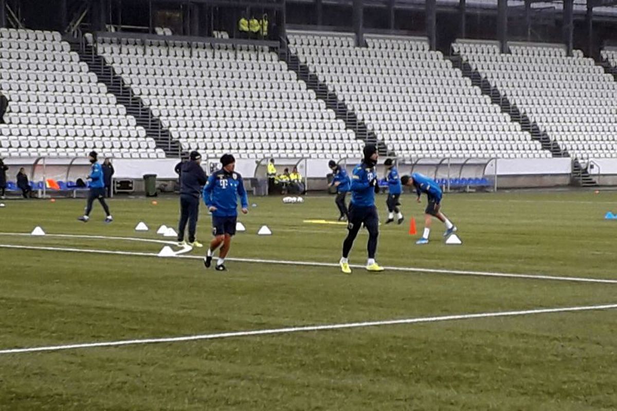 FEROE - ROMÂNIA // FOTO + VIDEO Ultrașii au venit la antrenamentul oficial al naționalei + vremea le-a dat bătăi de cap „tricolorilor”