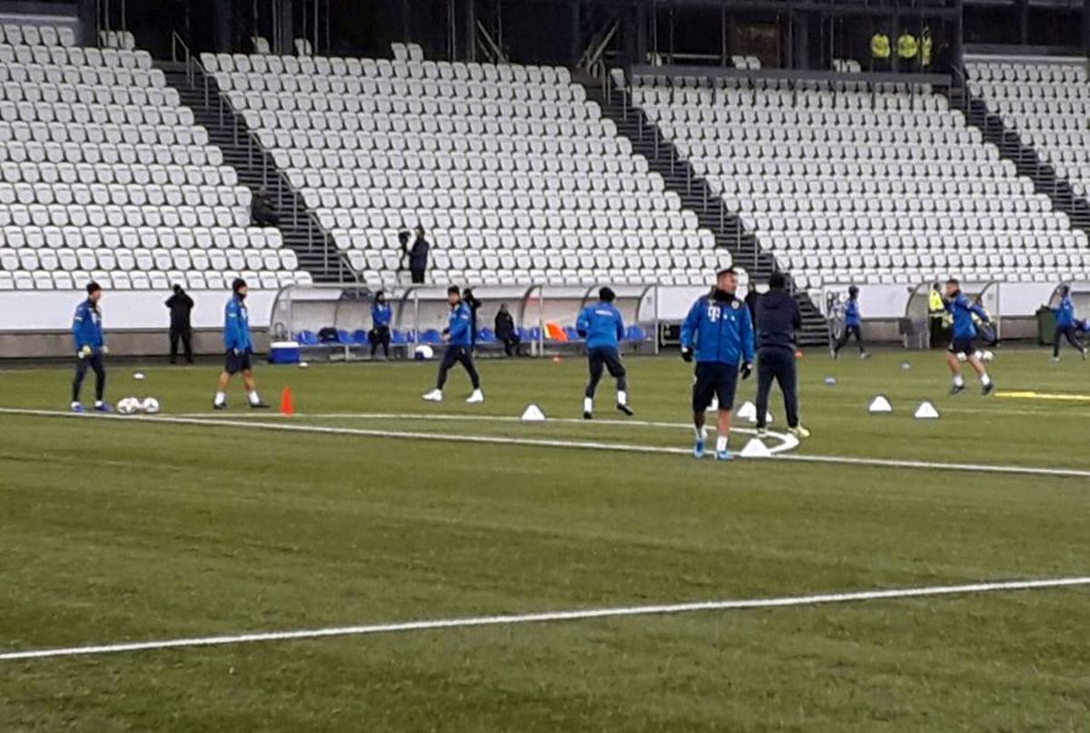 FEROE - ROMÂNIA // VIDEO+FOTO Ultrașii au venit la antrenamentul oficial al naționalei + Vremea le-a dat bătăi de cap „tricolorilor”