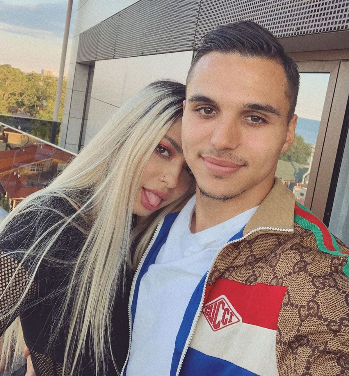 FOTO „Fără ritm de joc”, Cristi Manea a fost la un eveniment dedicat influencerilor » Iubita fotbalistului va merge la Los Angeles