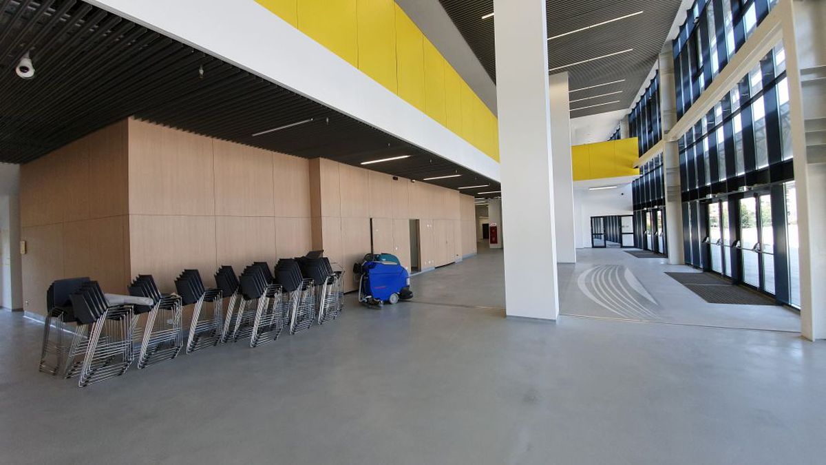 VIDEO+FOTO În fine, e gata și stadionul de la Tg. Jiu! Ce echipă va juca prima dată pe noua arenă