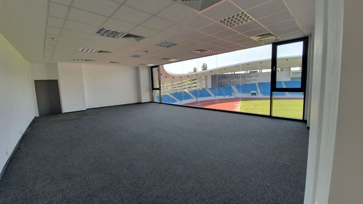 VIDEO+FOTO În fine, e gata și stadionul de la Tg. Jiu! Ce echipă va juca prima dată pe noua arenă