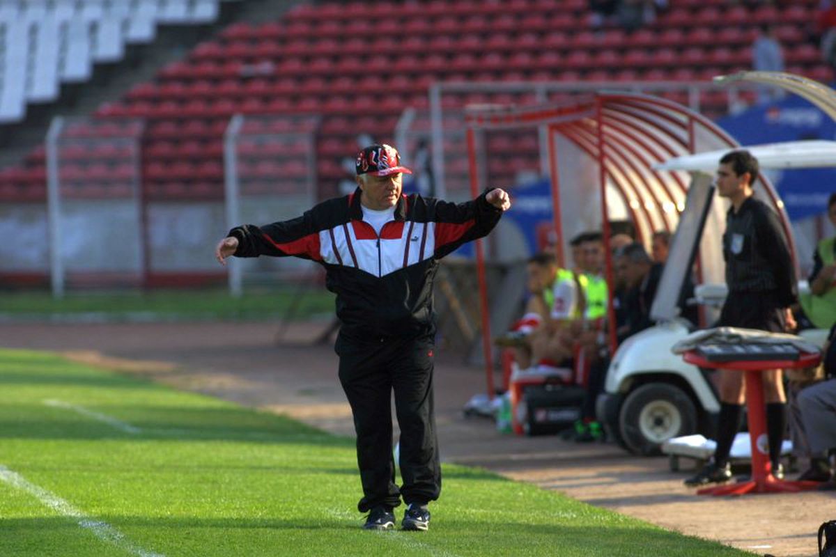 „Ne închidea în camere, ne lua cheia și ne deschidea a doua zi” » Fostul golgeter al Diviziei A și-a adus aminte de Florin Halagian într-o zi specială + 7 povești cu „Armeanul” din folclorul fotbalului românesc