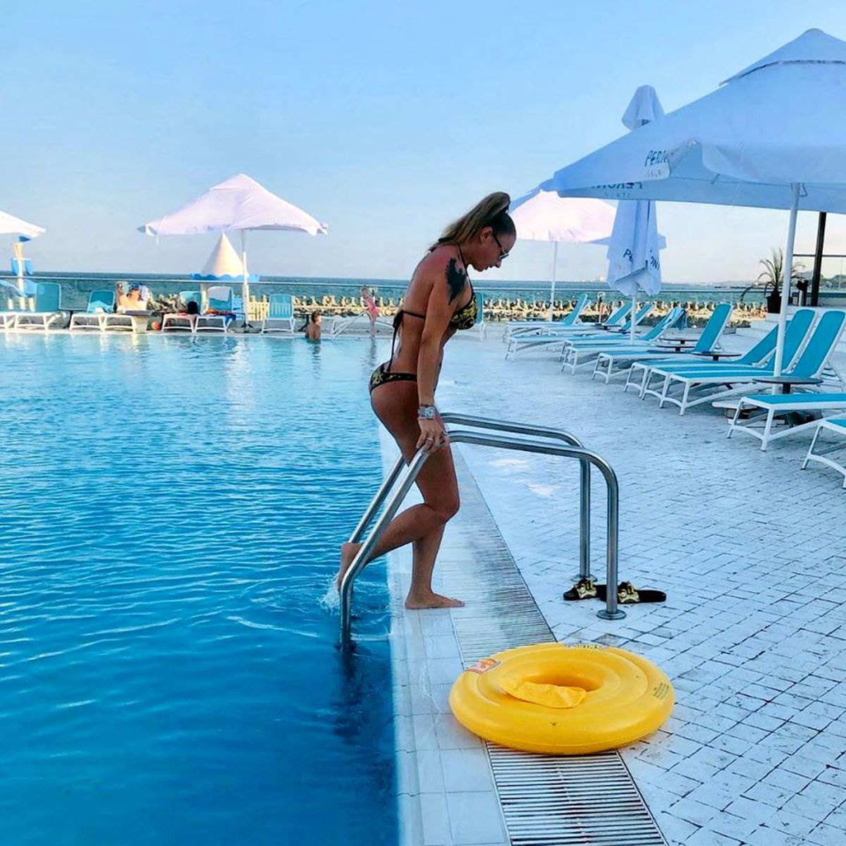 GALERIE FOTO Ce HOT e la Dubai! Anamaria Prodan îndeamnă oamenii să stea acasa, din luxul propriei locuințe