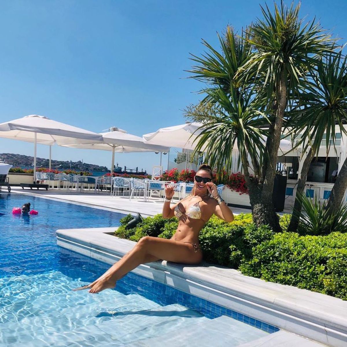 GALERIE FOTO Ce HOT e la Dubai! Anamaria Prodan îndeamnă oamenii să stea acasa, din luxul propriei locuințe