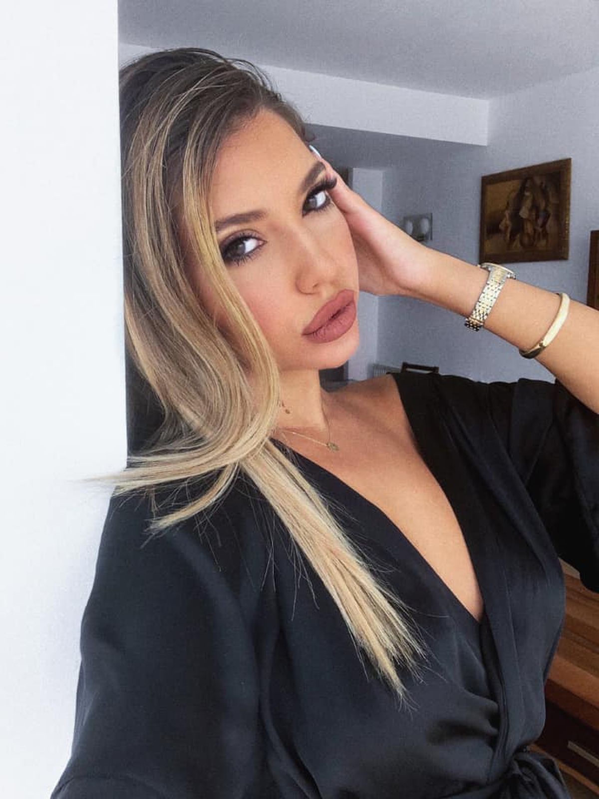 FOTO. Iubita lui Nedelcu, intrigată: „Pe Instagram mă urmăresc în general bărbați. Mă pune pe gânduri ceva”