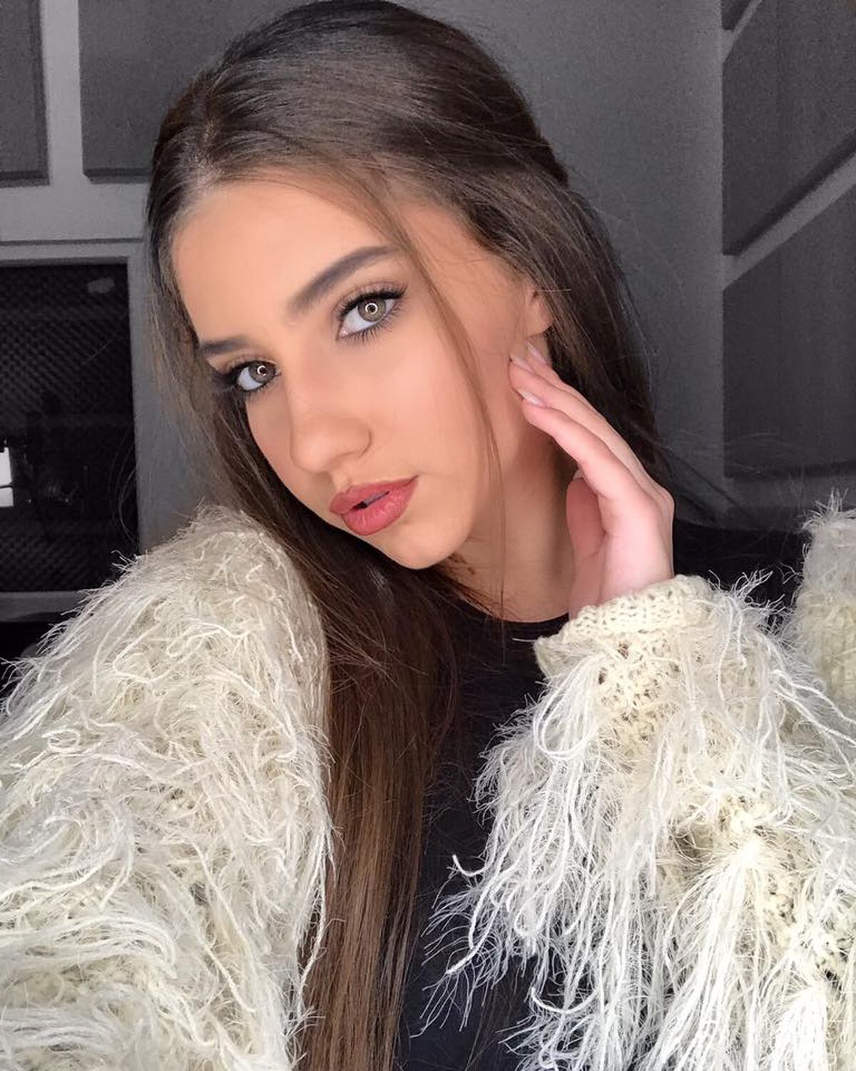 FOTO. Iubita lui Nedelcu, intrigată: „Pe Instagram mă urmăresc în general bărbați. Mă pune pe gânduri ceva”