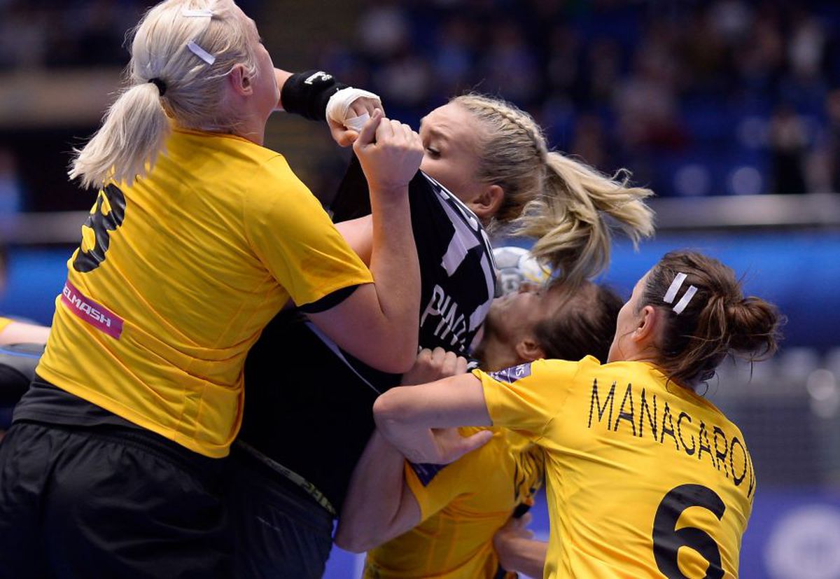 CSM BUCUREȘTI - ROSTOV DON 23-23 // Crina Pintea, interviu după egalul cu CSM-ului cu Rostov: „Îmi place atitudinea echipei de acum!”