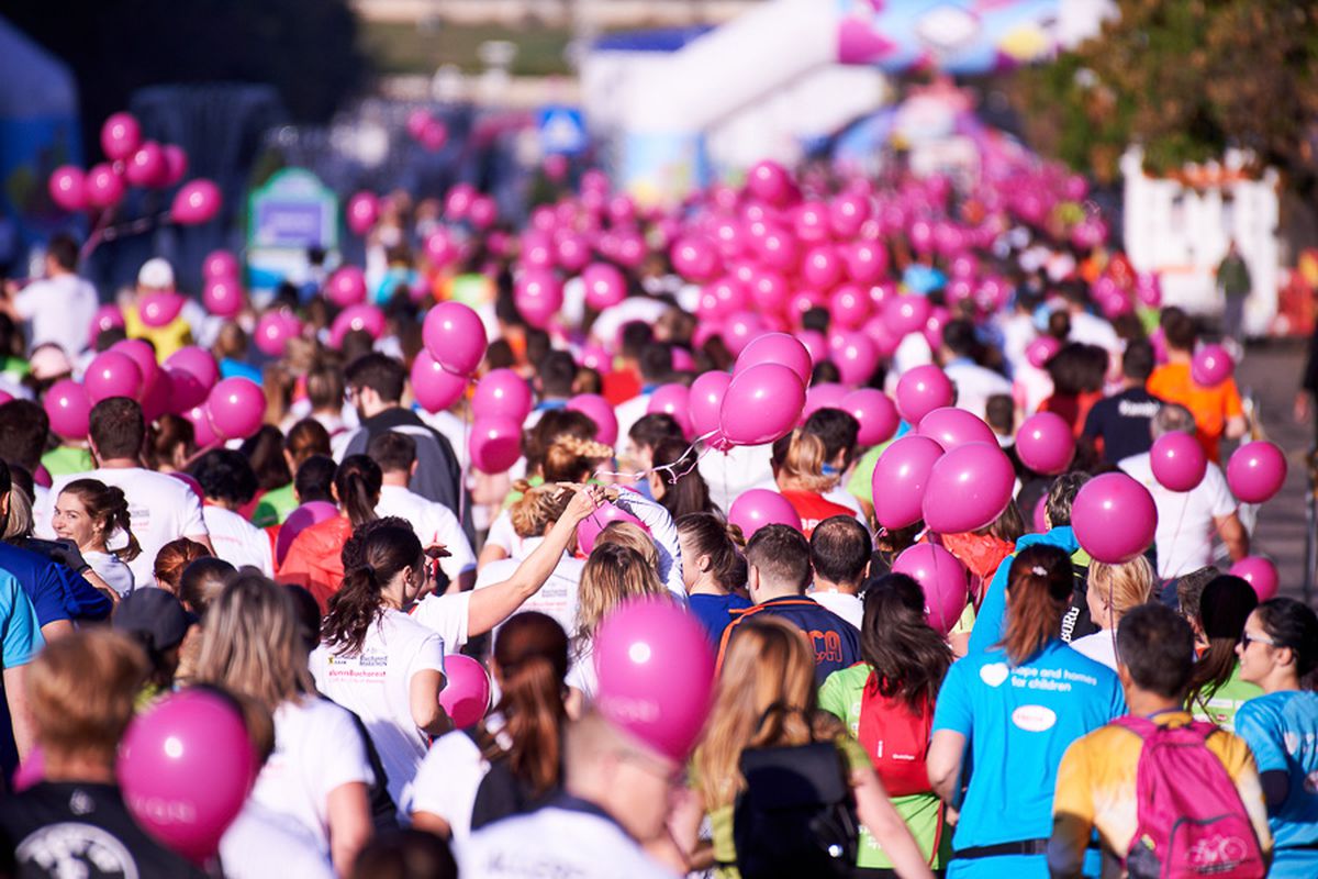 FOTO BUCHAREST MARATHON 2019 // Veselie în alergare pe străzile Bucureștiului