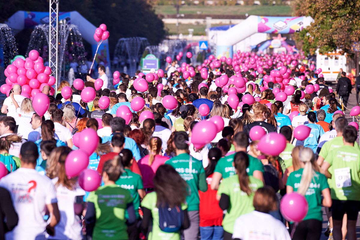 FOTO Veselie în alergare pe străzile Bucureștiului » Maratonul București a început azi cu întrecerile pe distanțe mici! Cele mai tari imagini de la eveniment