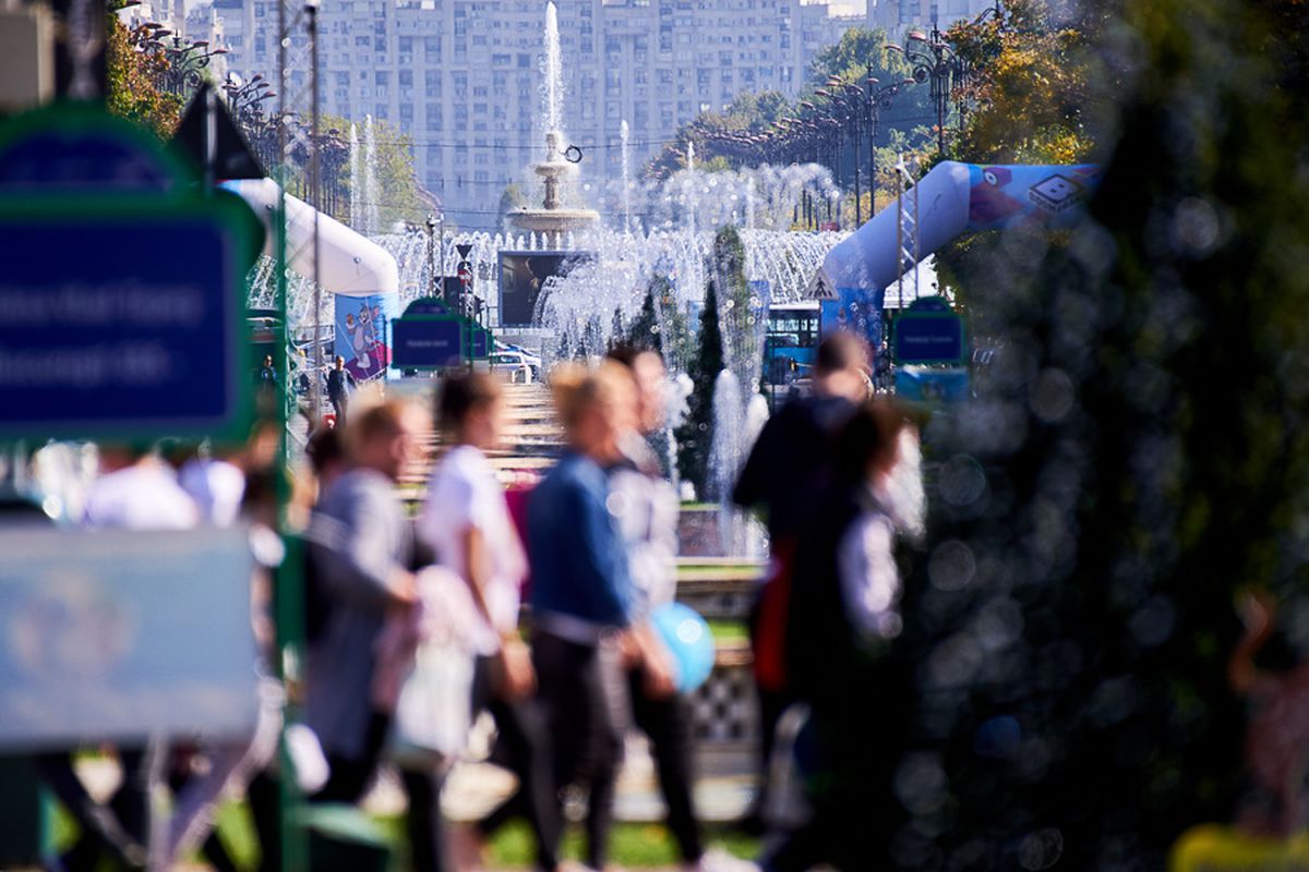 FOTO Veselie în alergare pe străzile Bucureștiului » Maratonul București a început azi cu întrecerile pe distanțe mici! Cele mai tari imagini de la eveniment