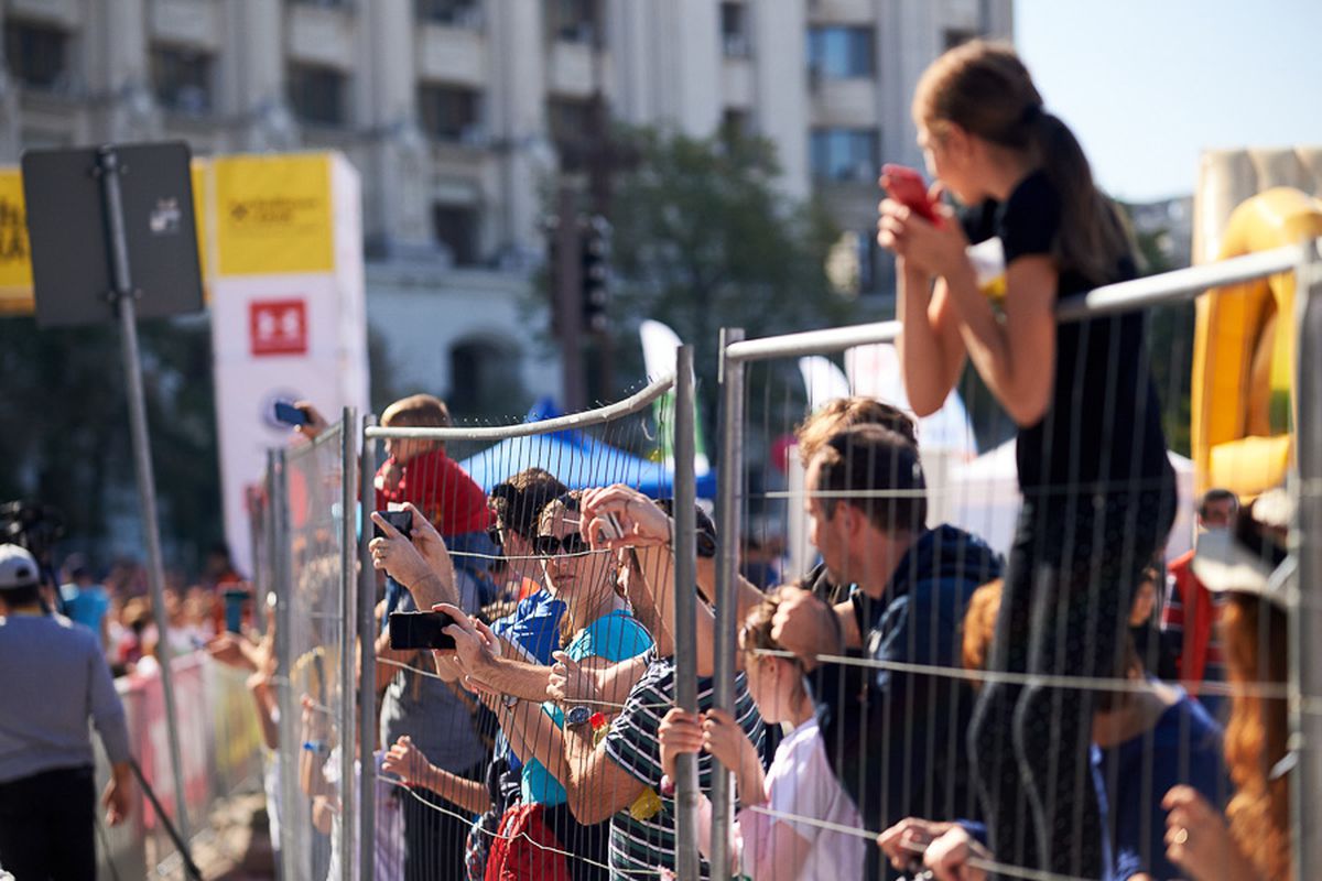 FOTO Veselie în alergare pe străzile Bucureștiului » Maratonul București a început azi cu întrecerile pe distanțe mici! Cele mai tari imagini de la eveniment