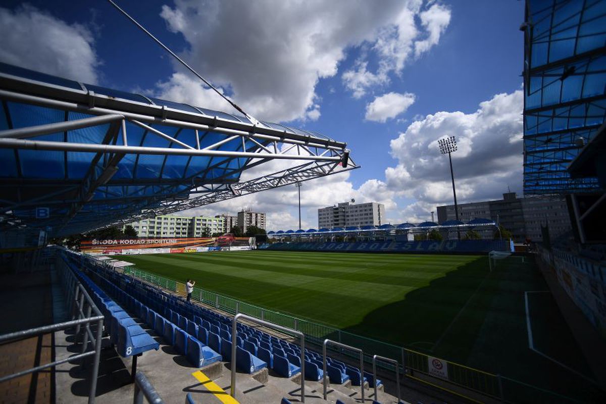 Detaliul remarcat de trimisul GSP în Cehia: cu ce stadion din România seamănă izbitor arena „potcoavă” din Cehia